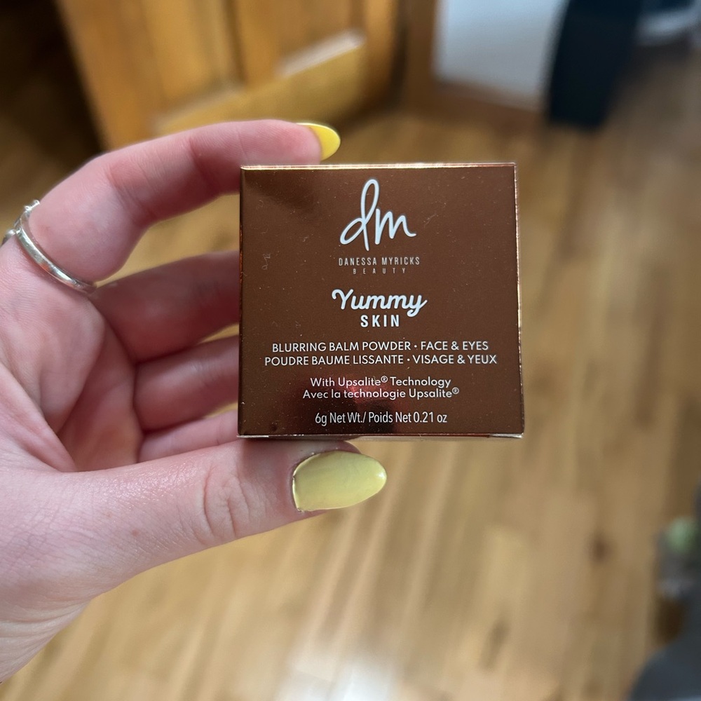 Danessa Myricks Beauty Yummy Skin Blurring Balm Powder universal